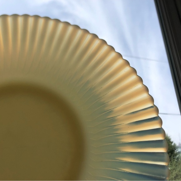 Vtg MacBeth Evans Iridescent Petalware Dinner Plate - Picture 9 of 10